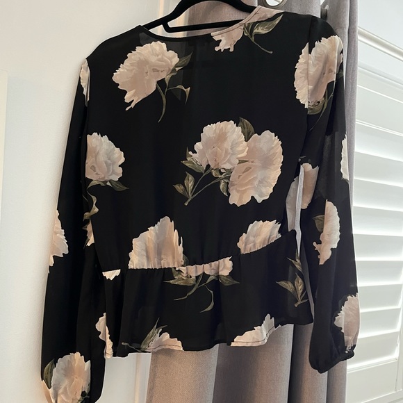 Floral, dynamite blouse - Picture 2 of 2